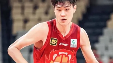 维尼修斯助力拉菲尼亚速破僵局，5分钟内完成首球建功。